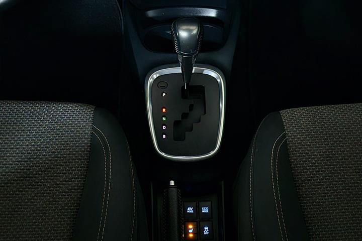Sort Toyota Yaris fra 2015