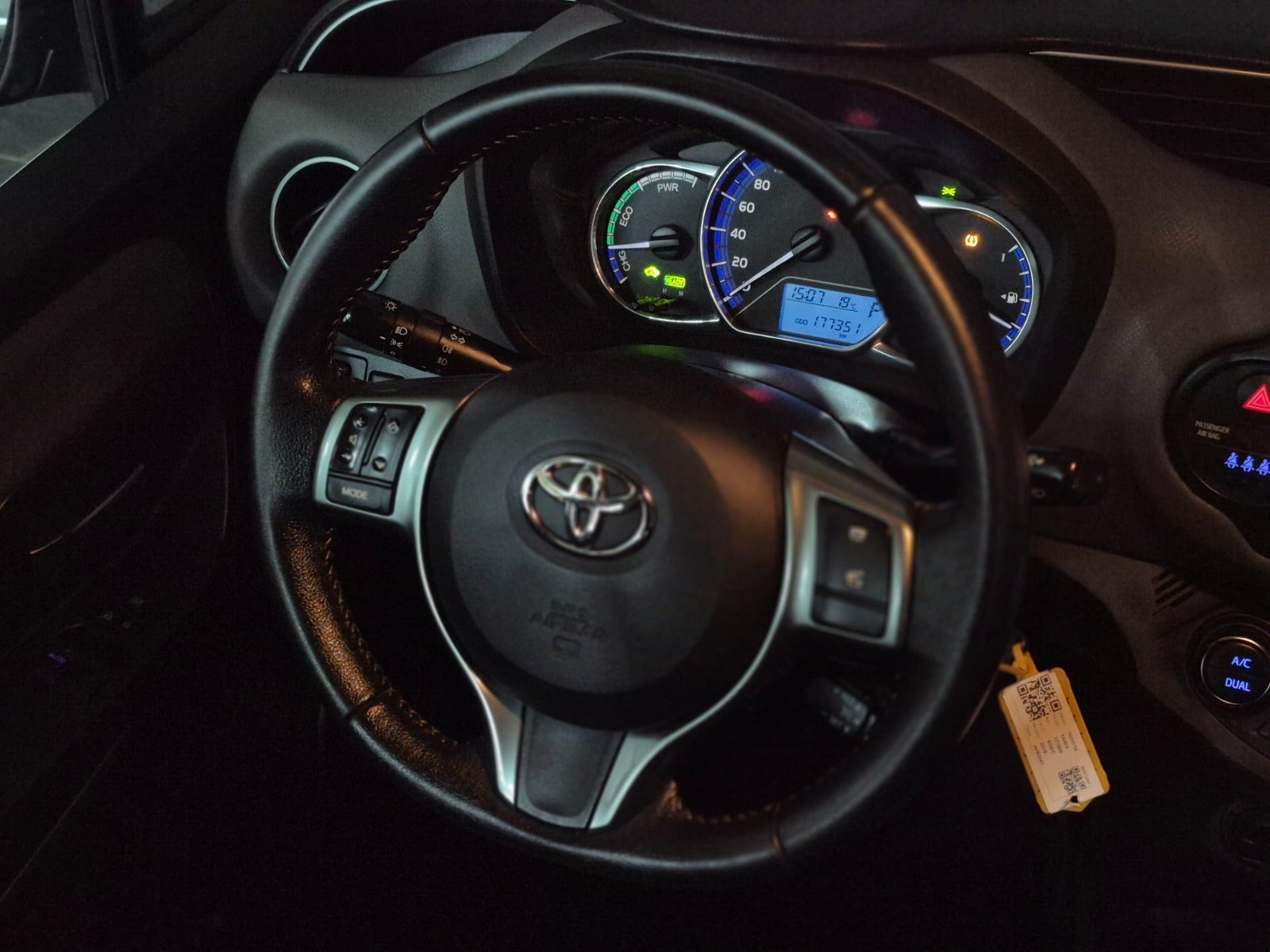 Sort Toyota Yaris fra 2015