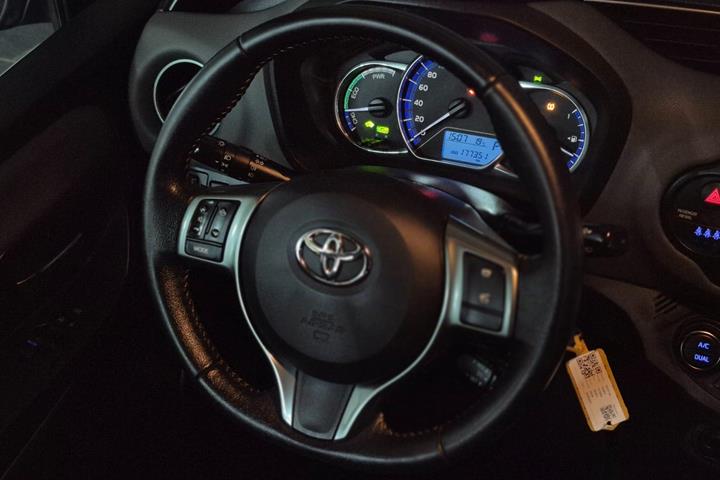 Sort Toyota Yaris fra 2015