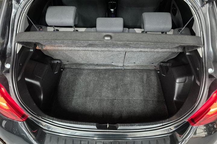 Sort Toyota Yaris fra 2015