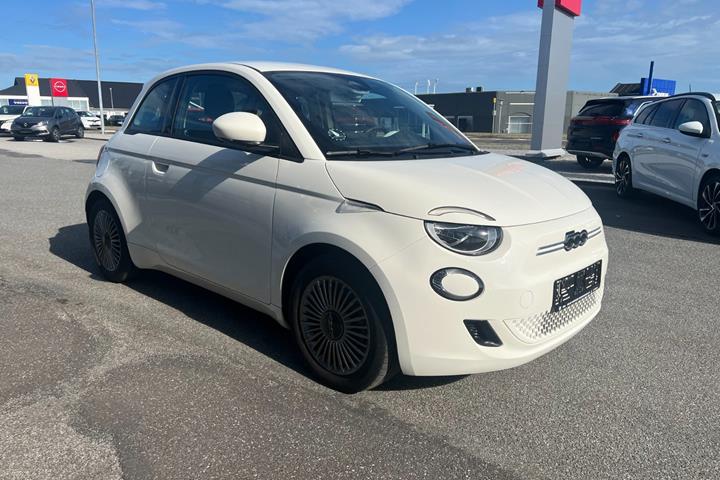 Hvid Fiat 500e fra 2023