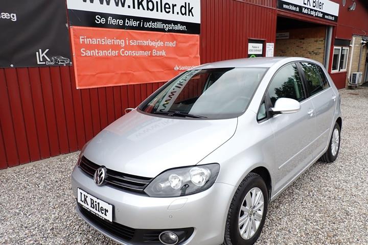 Sølv VW Golf Plus fra 2014 set udefra