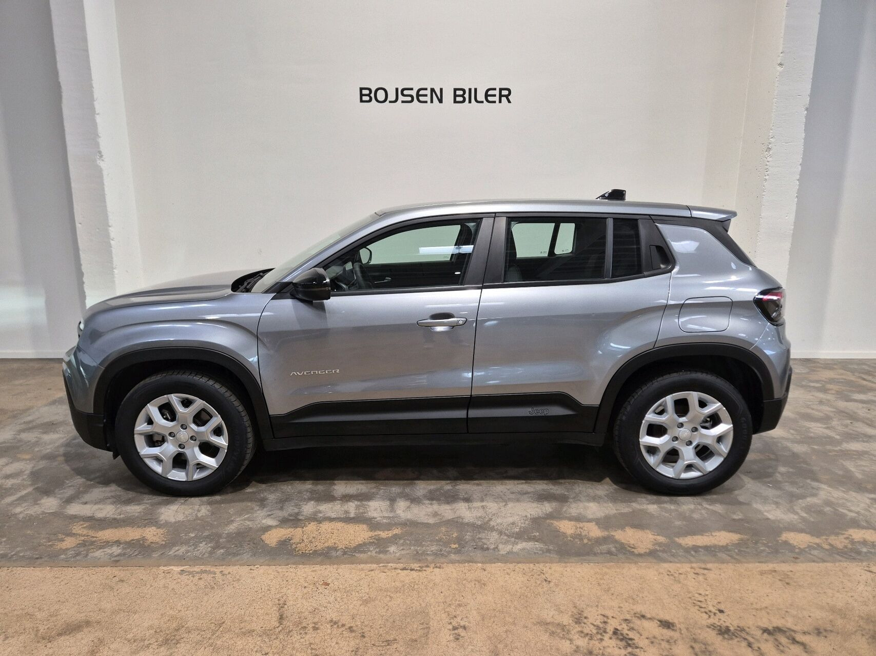 Grå Jeep Avenger fra 2025