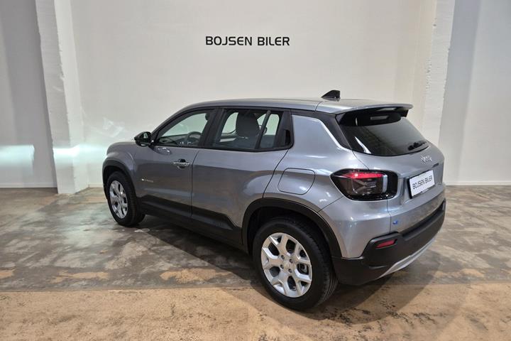 Grå Jeep Avenger fra 2025