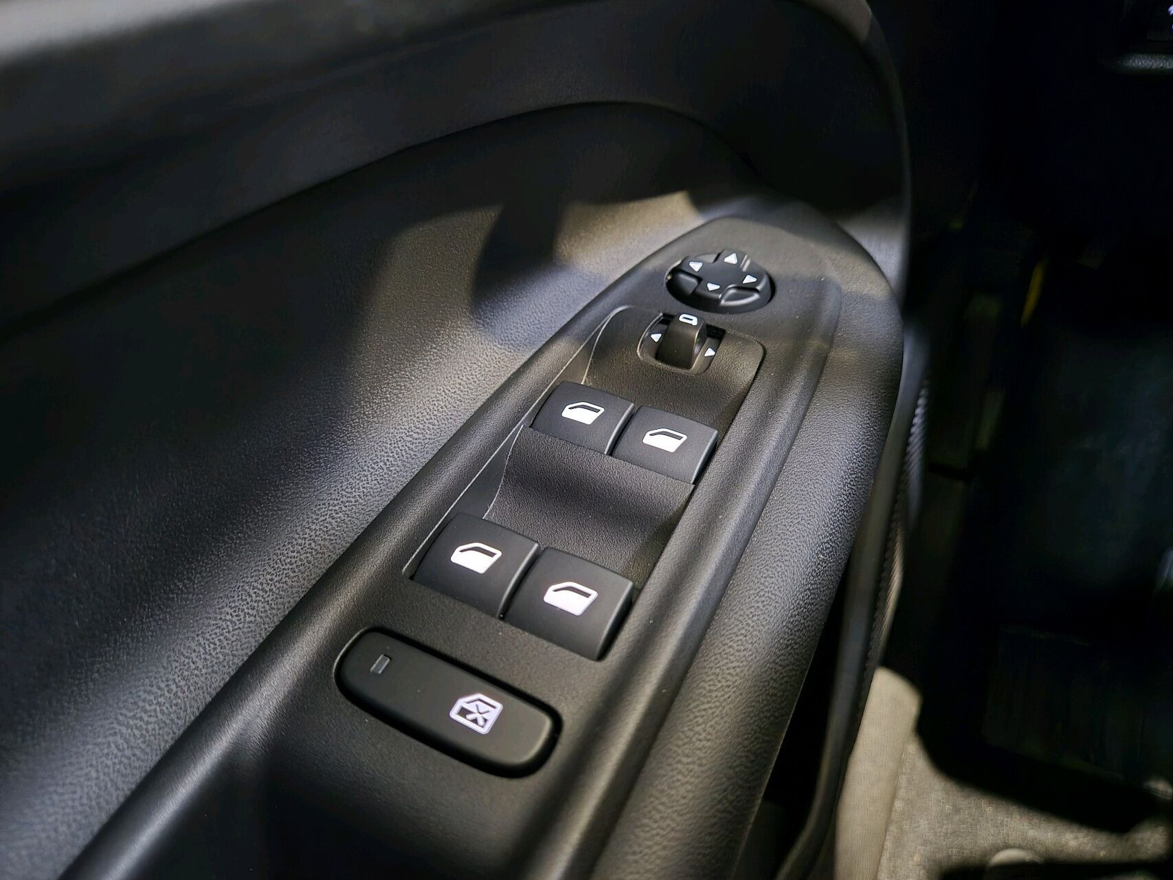 Grå Jeep Avenger fra 2025