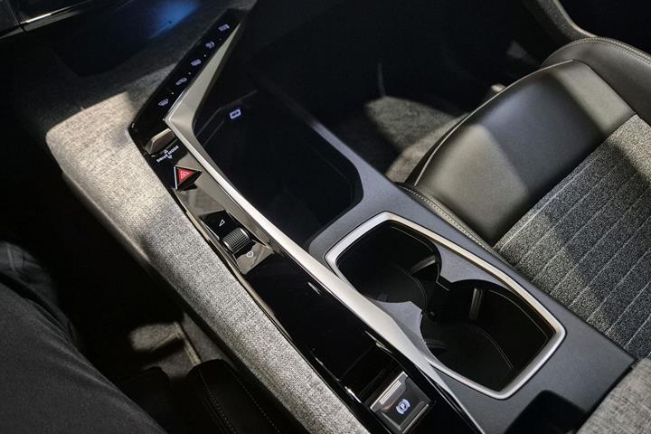 Sort Peugeot e-5008 fra 2025
