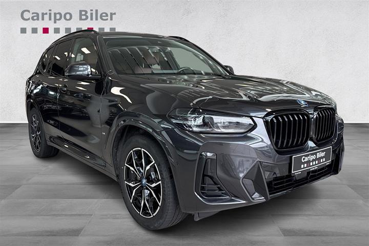 Grå BMW X3 fra 2023 set udefra