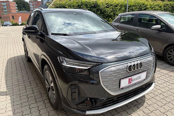 Sort Audi Q4 fra 2024