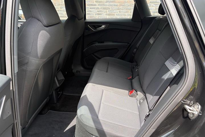 Sort Audi Q4 fra 2024