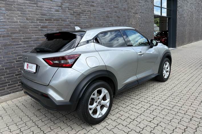 Sølv Nissan Juke fra 2020