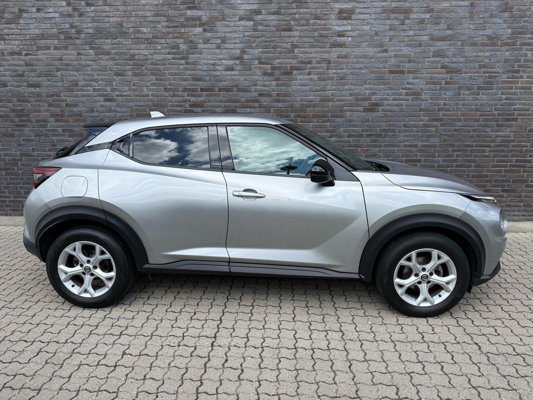 Sølv Nissan Juke fra 2020