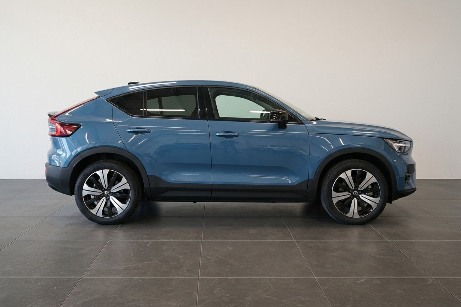 Blå Volvo C40 fra 2023