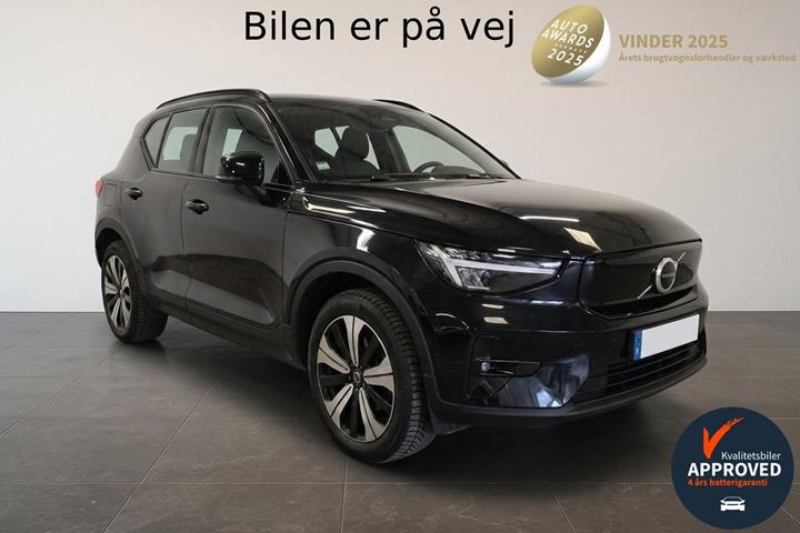 Grå Volvo XC40 fra 2023 set udefra