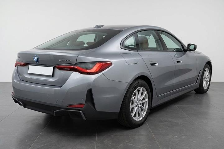 Grå BMW i4 fra 2022