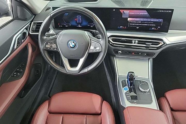 Grå BMW i4 fra 2022