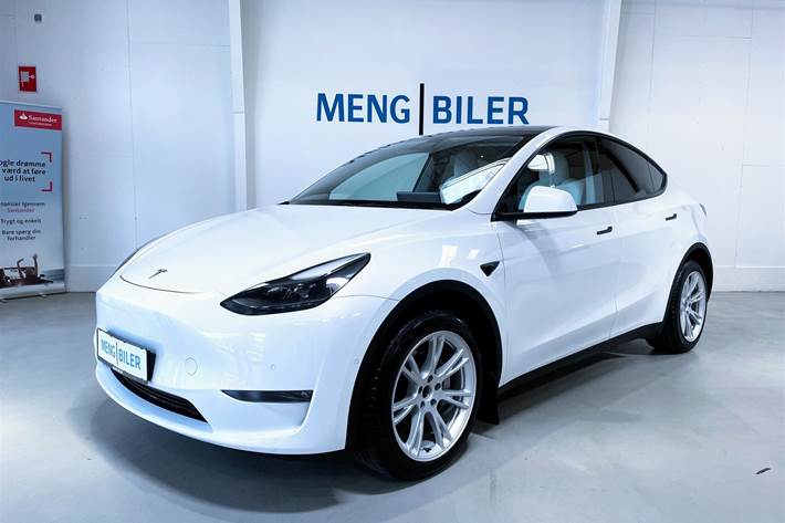 Hvid Tesla Model Y fra 2021 set udefra