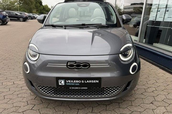 Grå Fiat 500e fra 2024