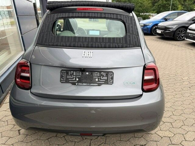 Grå Fiat 500e fra 2024