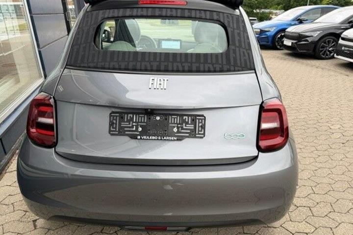 Grå Fiat 500e fra 2024