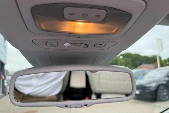 Grå Fiat 500e fra 2024