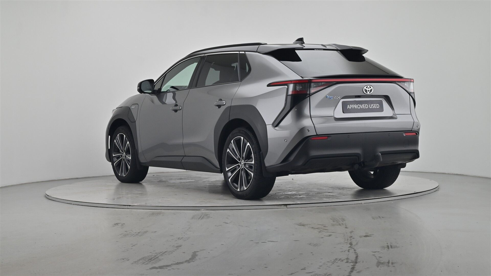 Grå Toyota BZ4X fra 2025