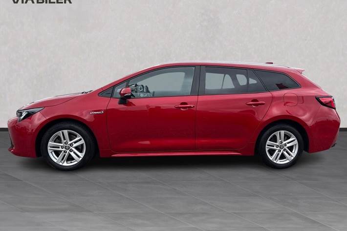 Rød Toyota Corolla fra 2022