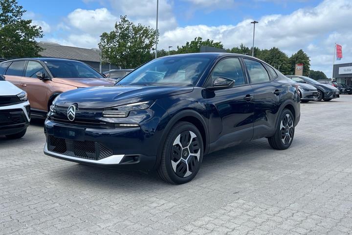 Blå Citroën ë-C4 X fra 2025 set udefra