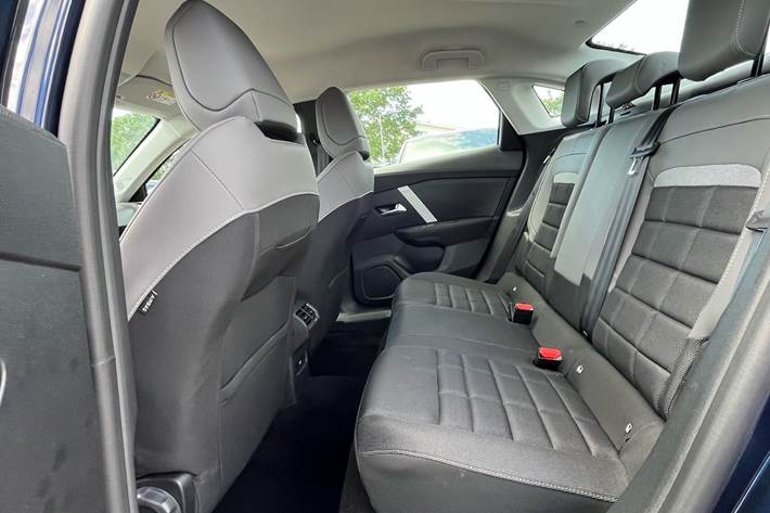 Blå Citroën ë-C4 X fra 2025