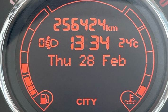 Hvid Fiat 500 fra 2010