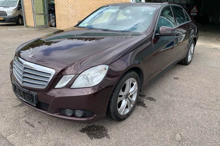 Brun Mercedes E200 d fra 2011