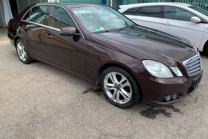 Brun Mercedes E200 d fra 2011