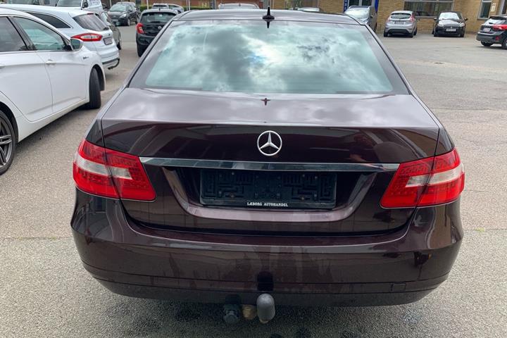 Brun Mercedes E200 d fra 2011 set udefra