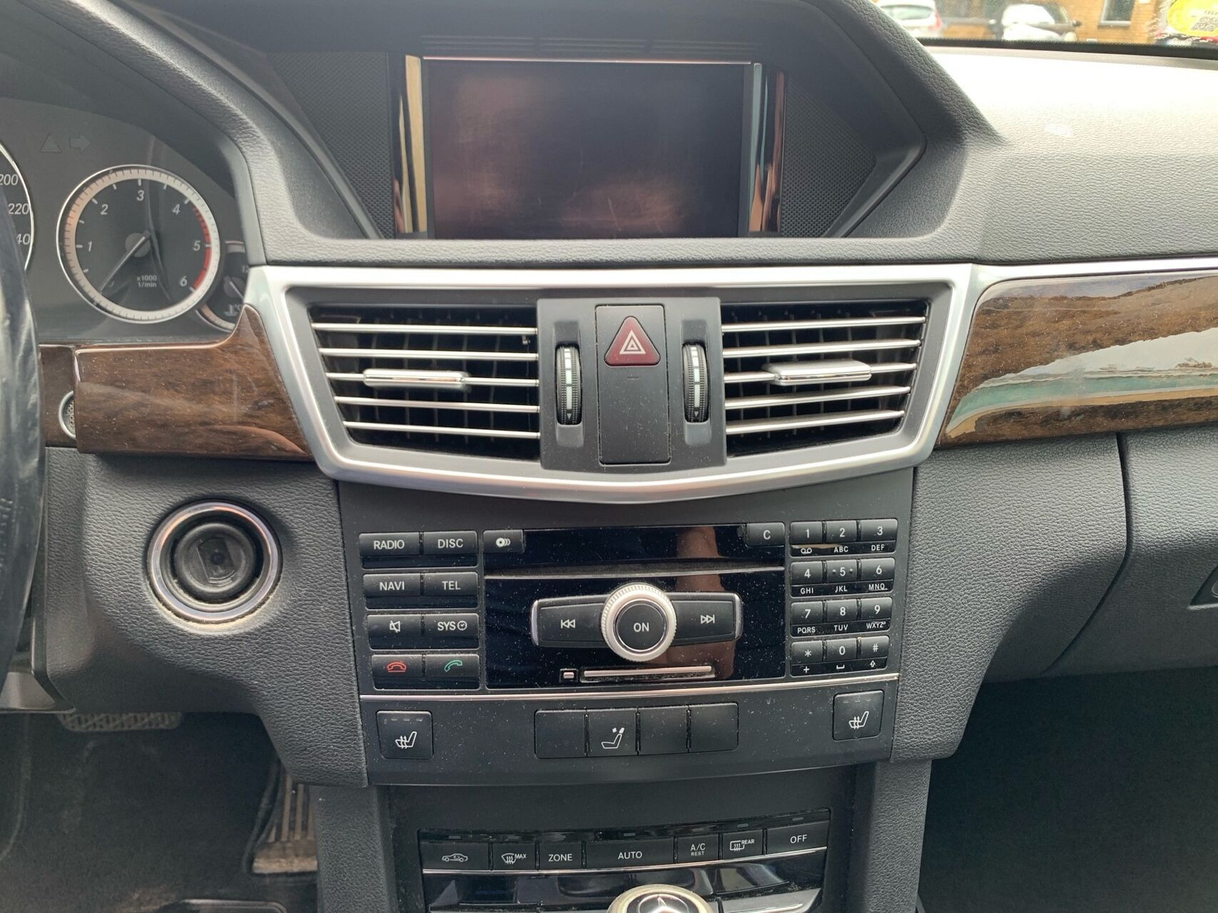 Brun Mercedes E200 d fra 2011