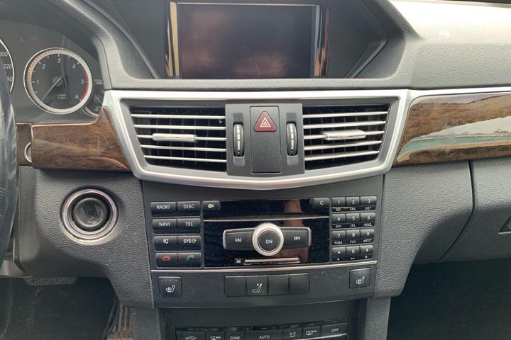 Brun Mercedes E200 d fra 2011