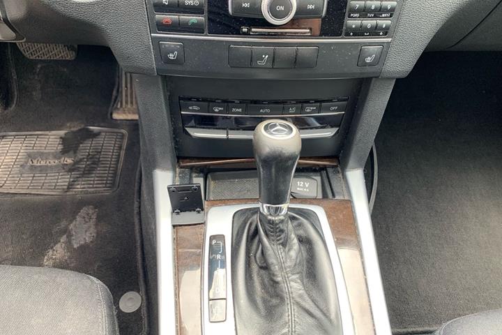 Brun Mercedes E200 d fra 2011