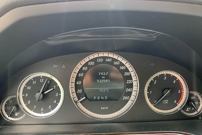 Brun Mercedes E200 d fra 2011