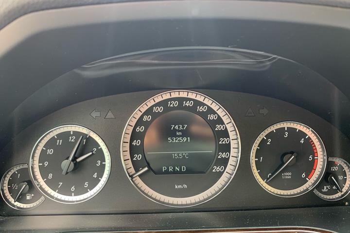 Brun Mercedes E200 d fra 2011