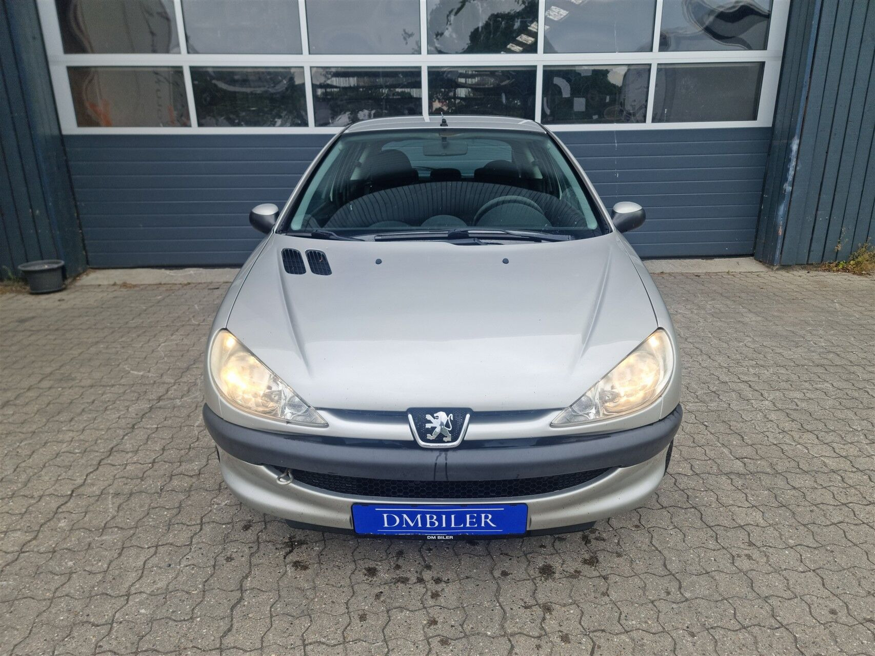 Sølv Peugeot 206 fra 2003