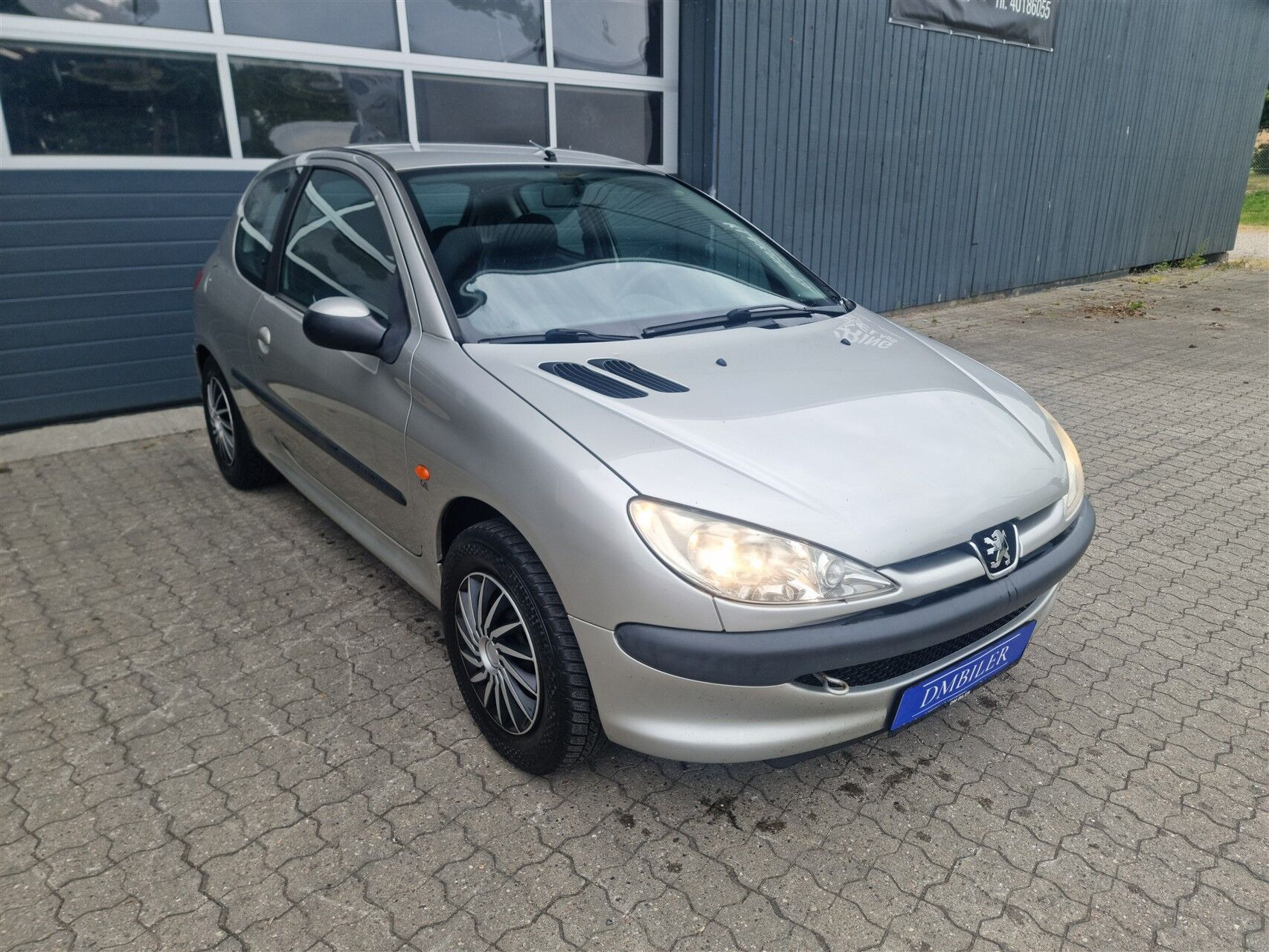 Sølv Peugeot 206 fra 2003