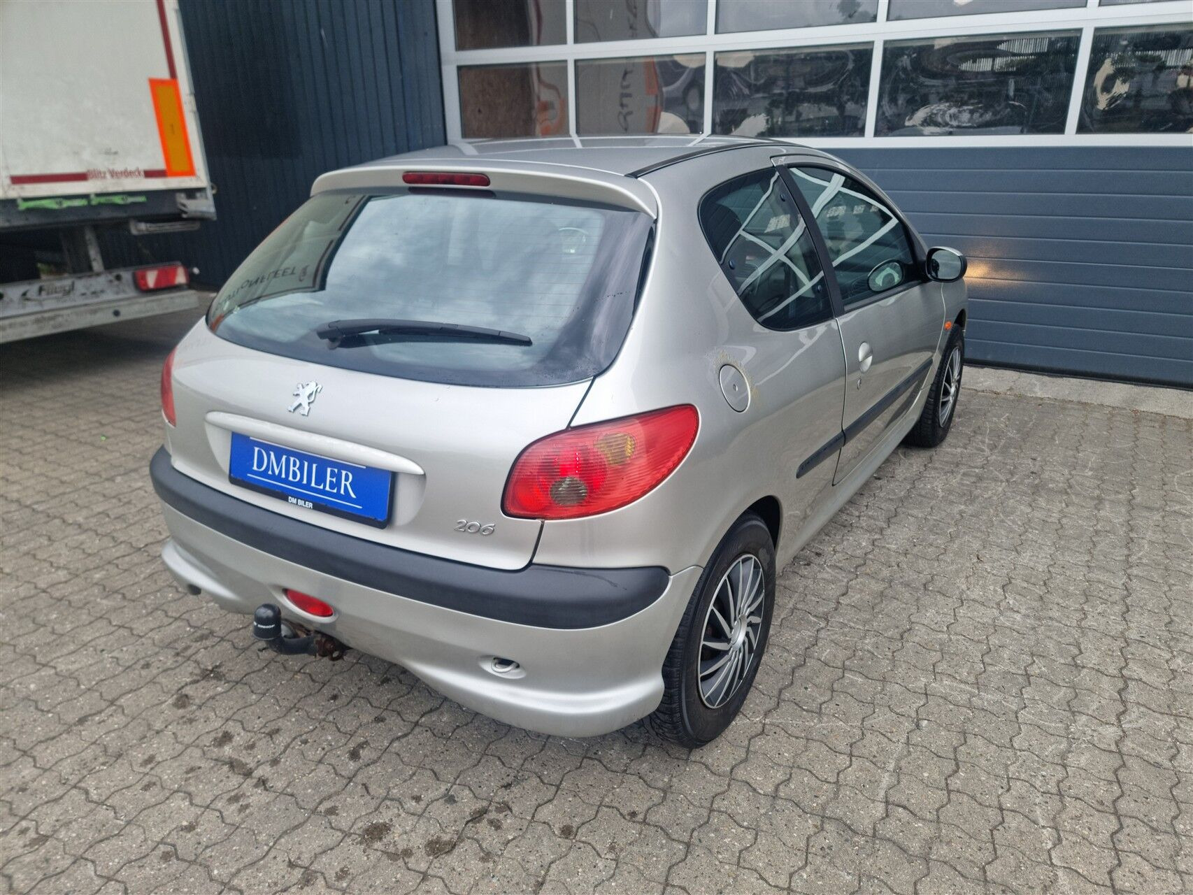 Sølv Peugeot 206 fra 2003