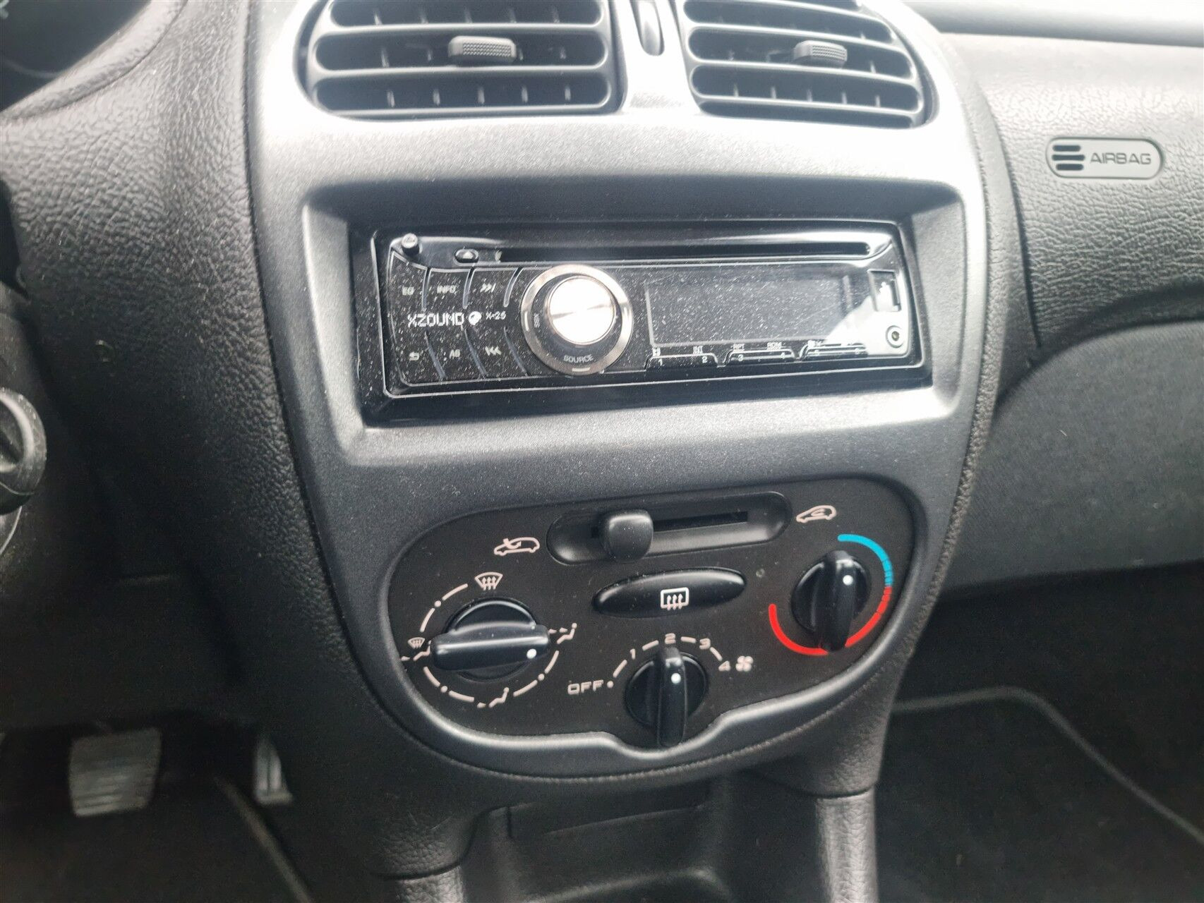 Sølv Peugeot 206 fra 2003