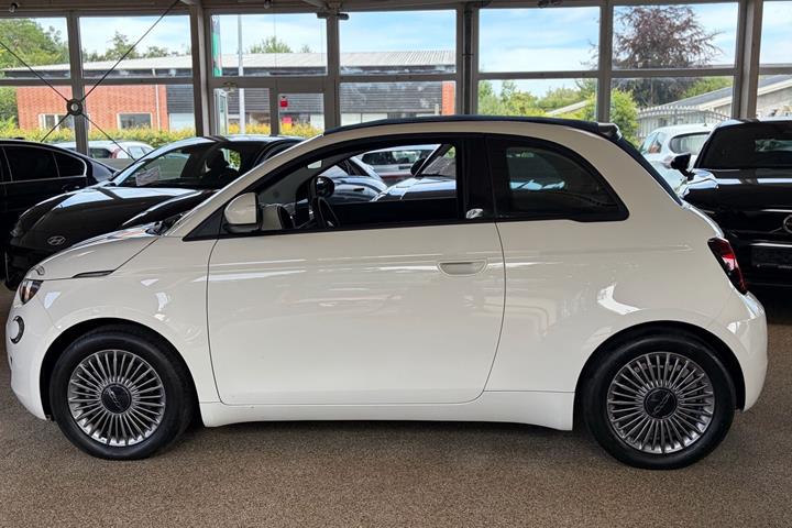 Hvid Fiat 500e fra 2023