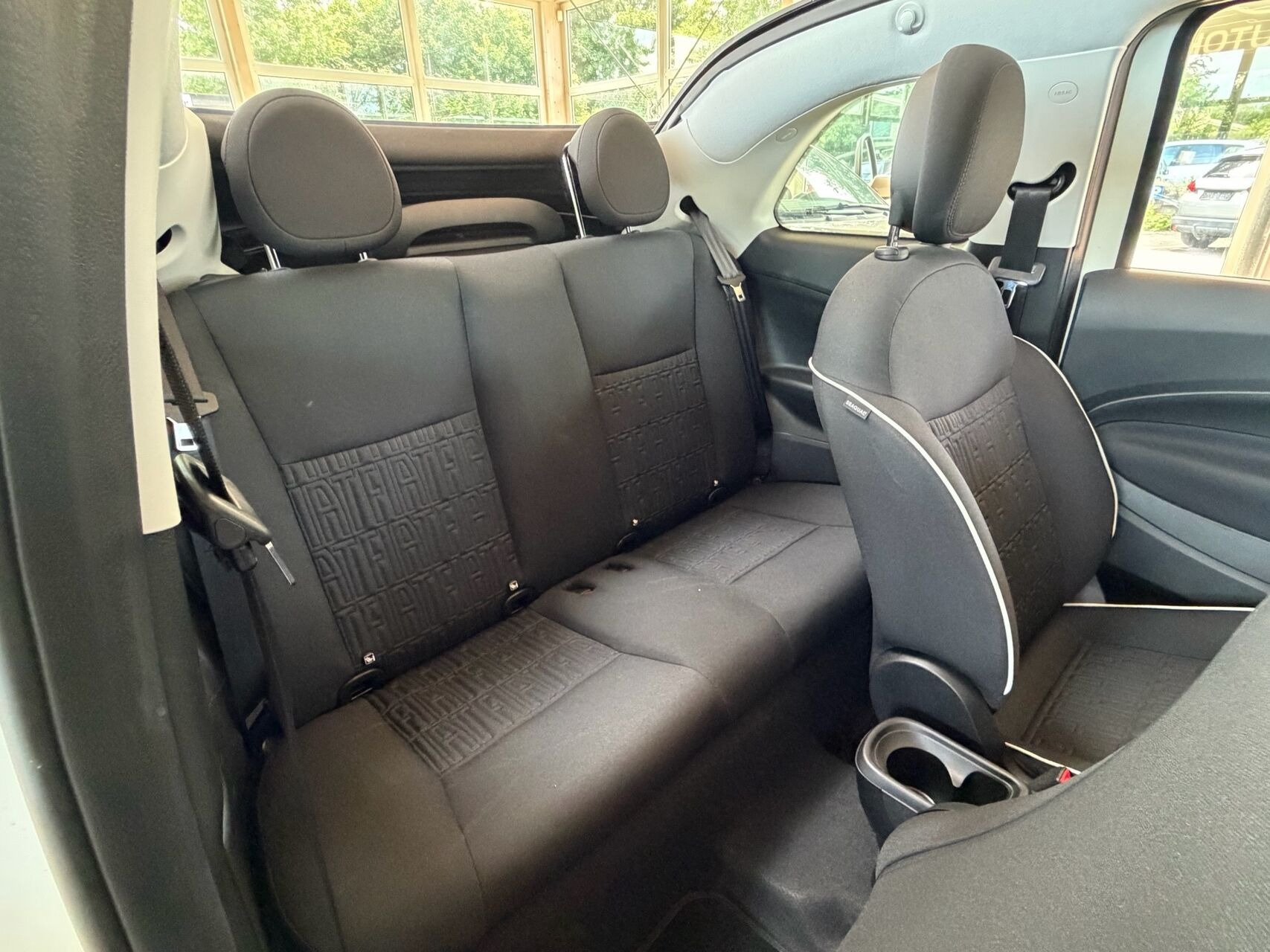 Hvid Fiat 500e fra 2023
