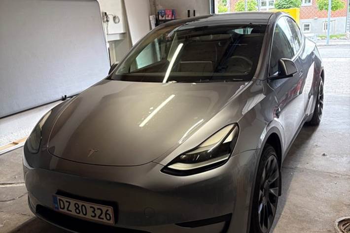undefined Tesla Model Y fra 2024