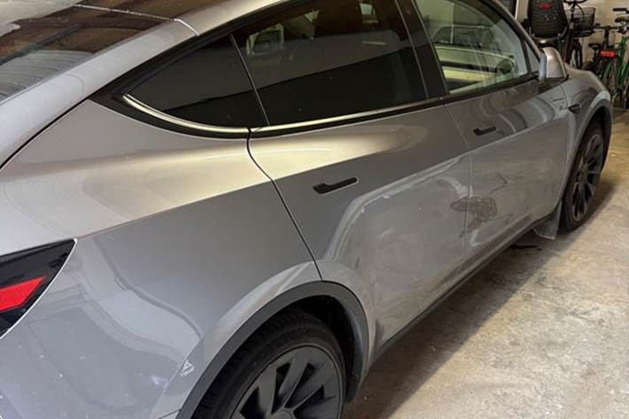 undefined Tesla Model Y fra 2024