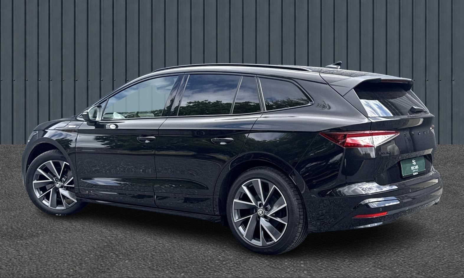 Sort Skoda Enyaq fra 2024