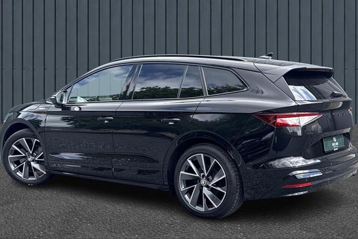 Sort Skoda Enyaq fra 2024