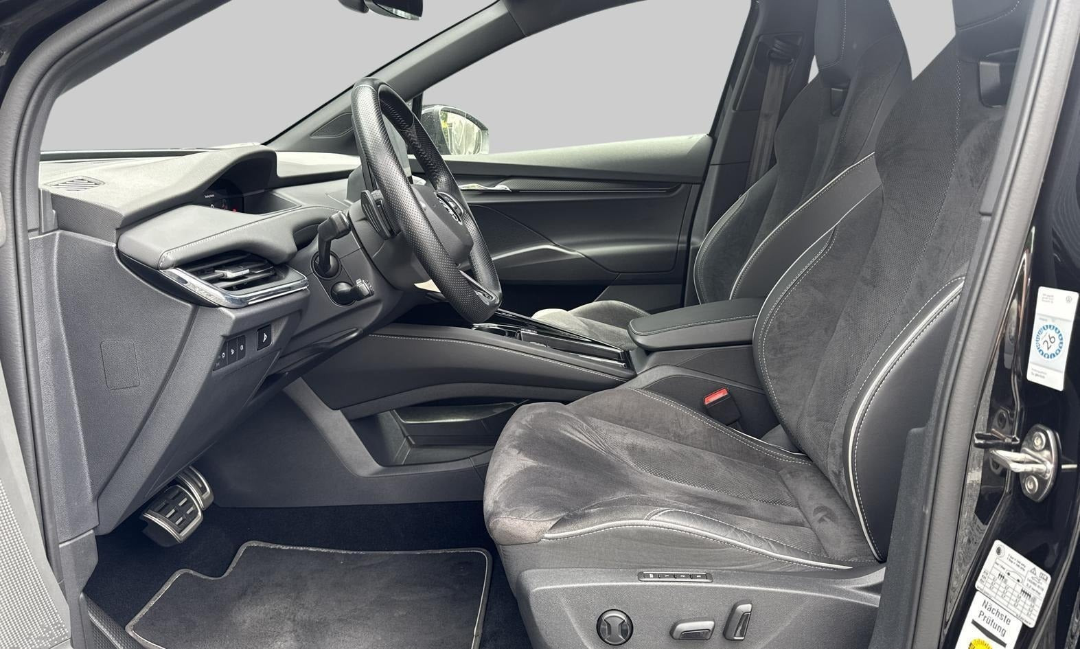 Sort Skoda Enyaq fra 2024