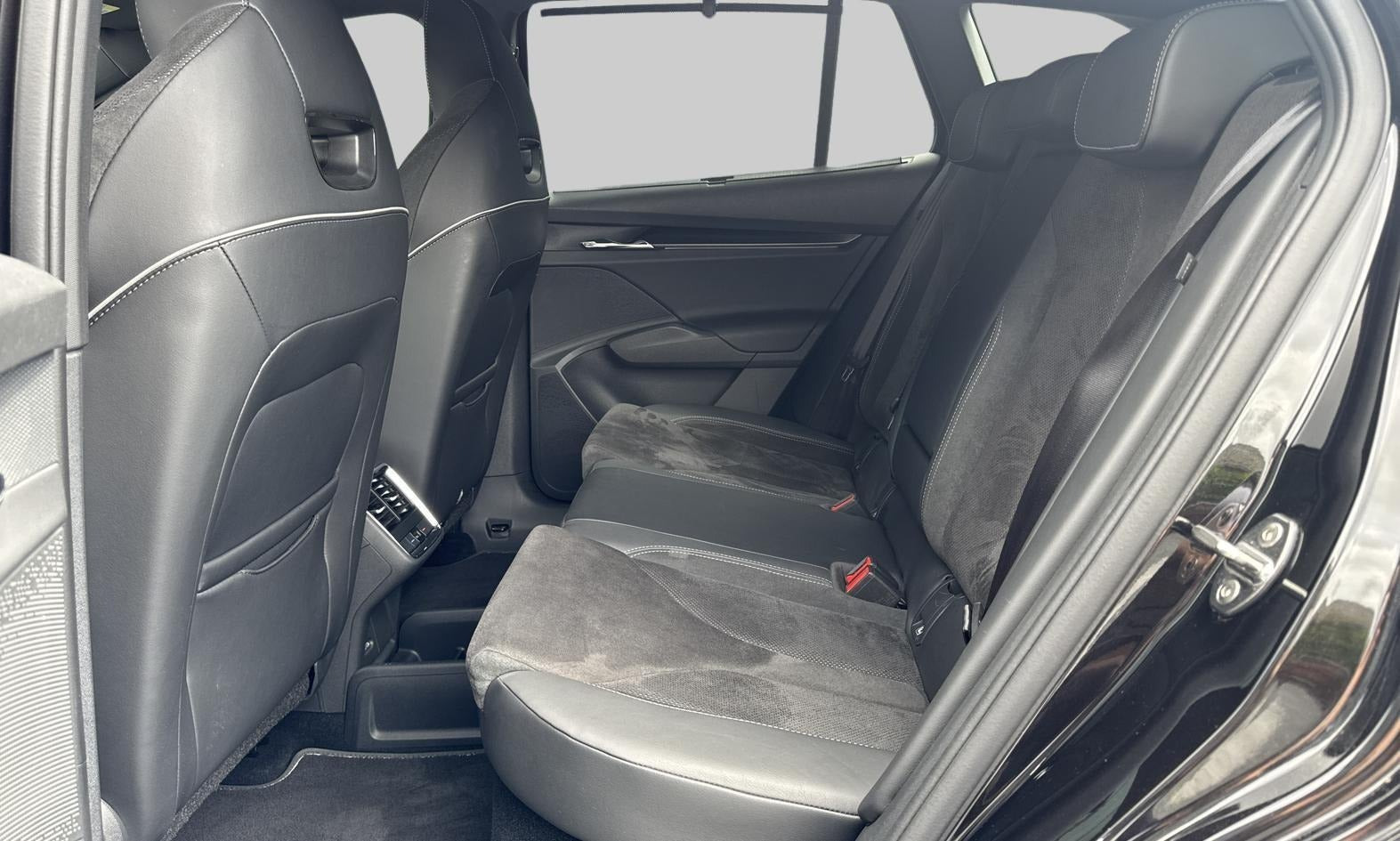 Sort Skoda Enyaq fra 2024