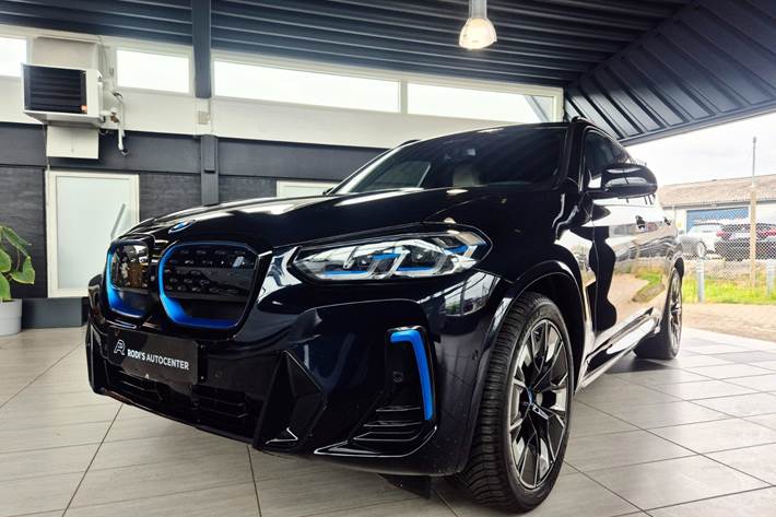 Sort BMW iX3 fra 2024